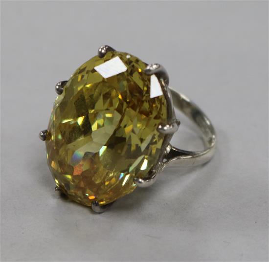 A silver and citrine coloured paste dress ring, size K.